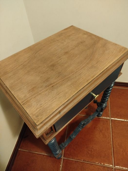 Mesinha de cabeceira vintage restaurada