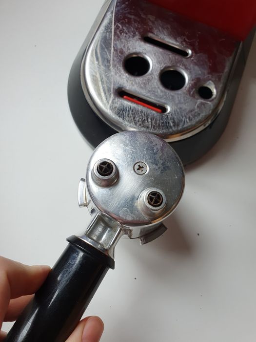 Ekspres do kawy kolbowy DeLonghi