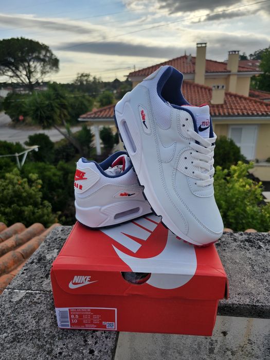 Nike Air Max 90
Branco/Azul/Vermelho -
Tamanho 42 -
