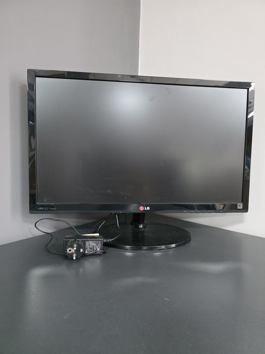 Монітор LG 24EA53T-P 24" IPS Full HD (є вертикальна смуга)