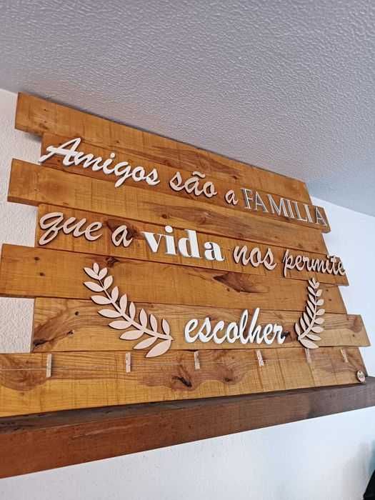 Quadro ou frase em madeira.