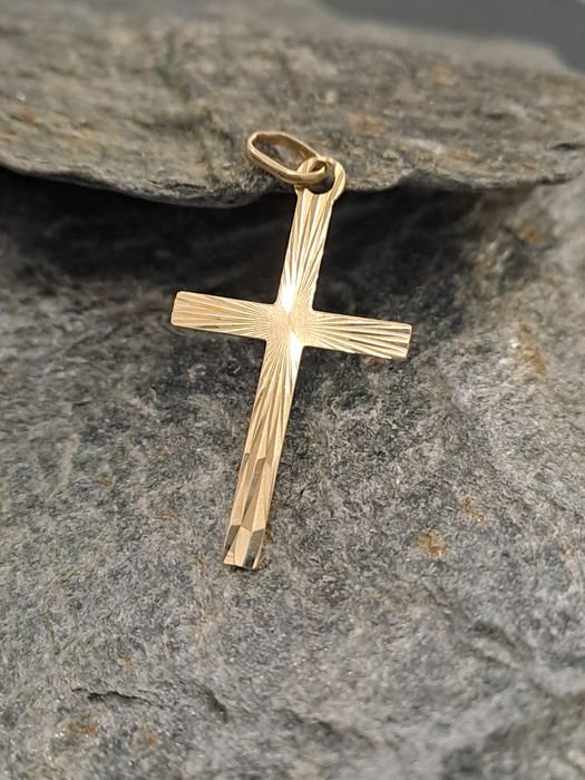 Piękny Złoty krzyżyk Pr.585 Stan idealny 3x1.6 cm