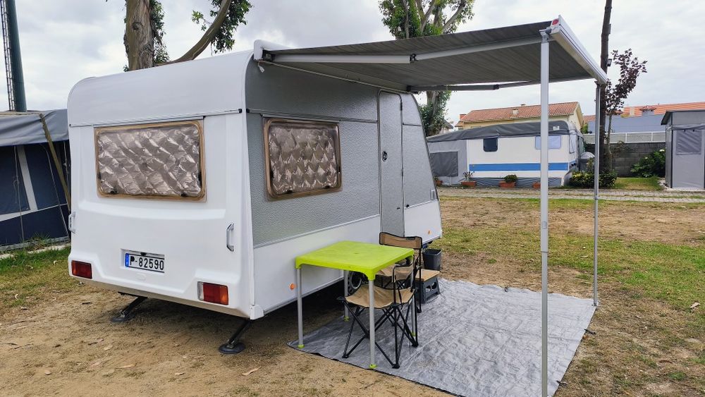 Caravana Pluma 300 com mover, toldo fiamma e ar condicionado.