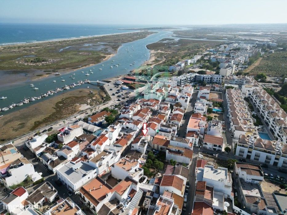 Moradia Algarvia Renovada no Coração de Cabanas de Tavira A Pé da R...