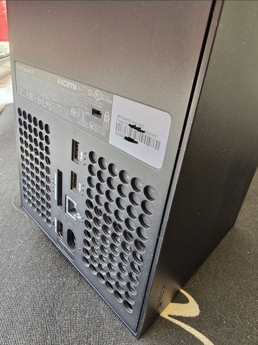 Xbox Series X + 2 comandos + Headphones