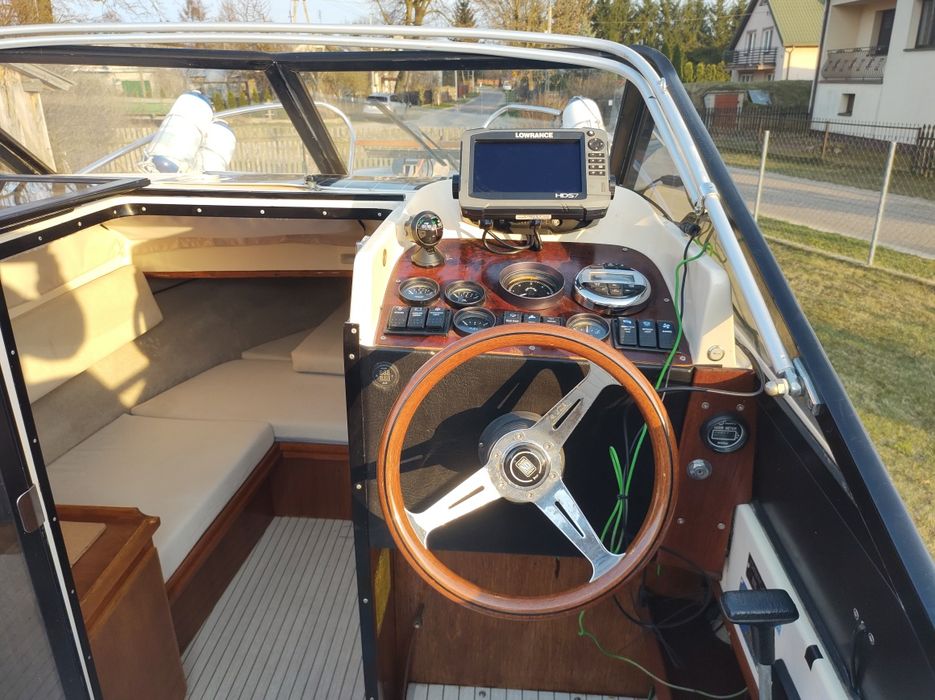 Sprzedam łódź kabinową motorową