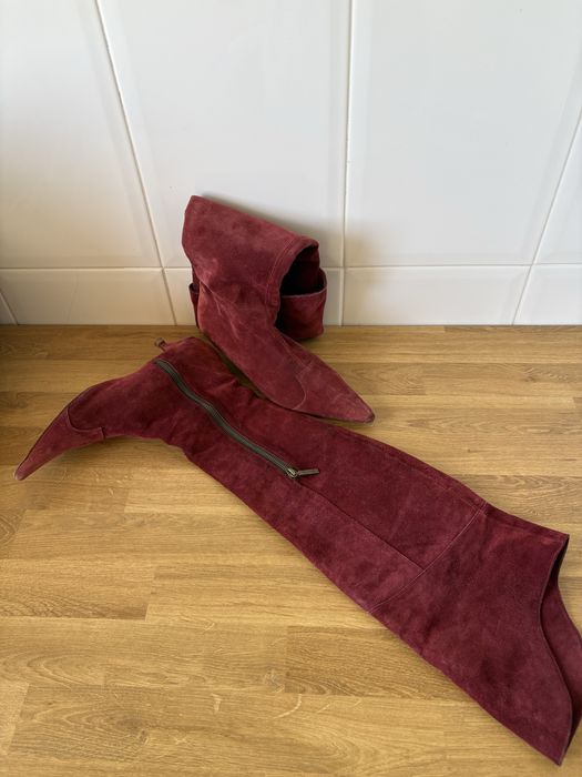 Botas em camurça bordeaux
