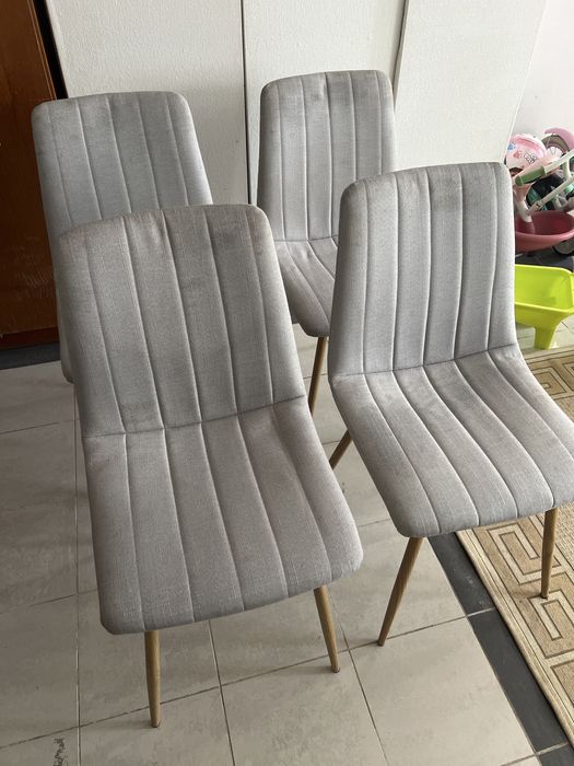 Vendo conjunto mesa e cadeiras