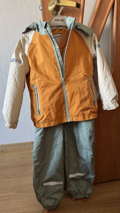 Продам осенне-весенний костюм