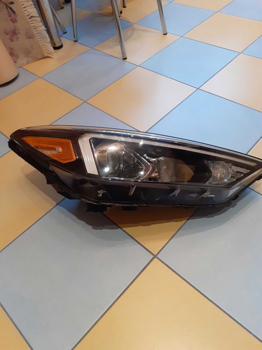 Lampa przód Hyundai Tucson