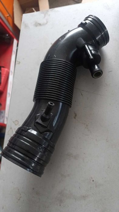 Патрубок повітряного фільтра VOLKSWAGEN GOLF 4 97-03 1J0129684G