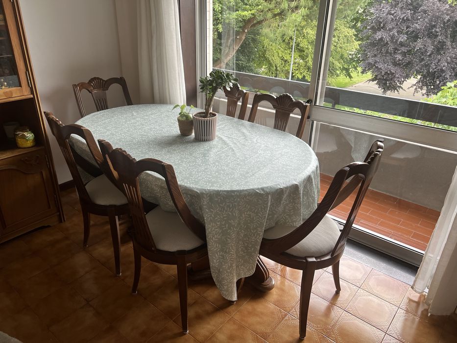Mesa 6 lugares com cadeiras 2mt