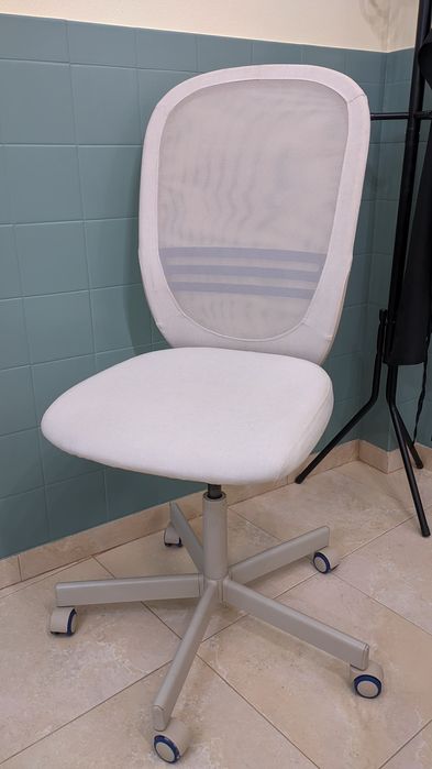 Cadeira de secretária semi nova