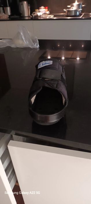 Bota de apoio após operação aos joanetes