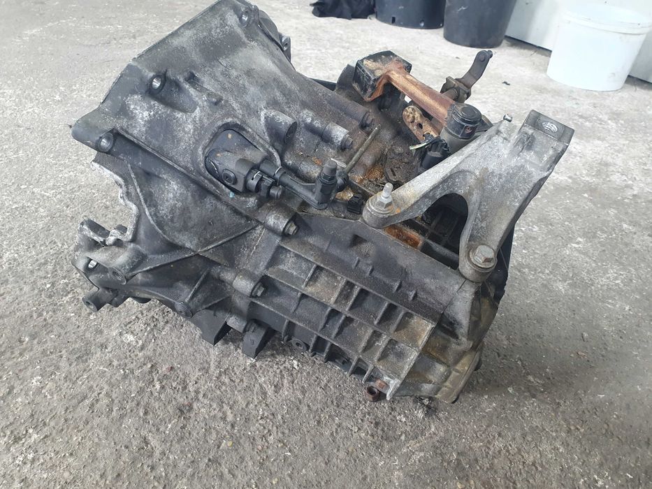 Skrzynia biegów Volvo v50 1.8 benzyna 05 rok 125 km 5 biegów sprawna