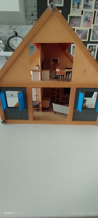 Domek drewniany piętrowy z wyposażeniem