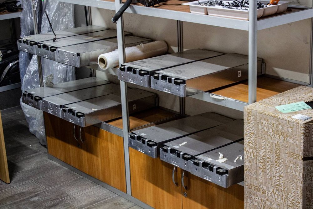 Ремонт електро автомобілів та батарей.