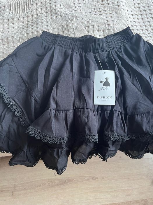 Спідниця з рюшами чорного кольору
