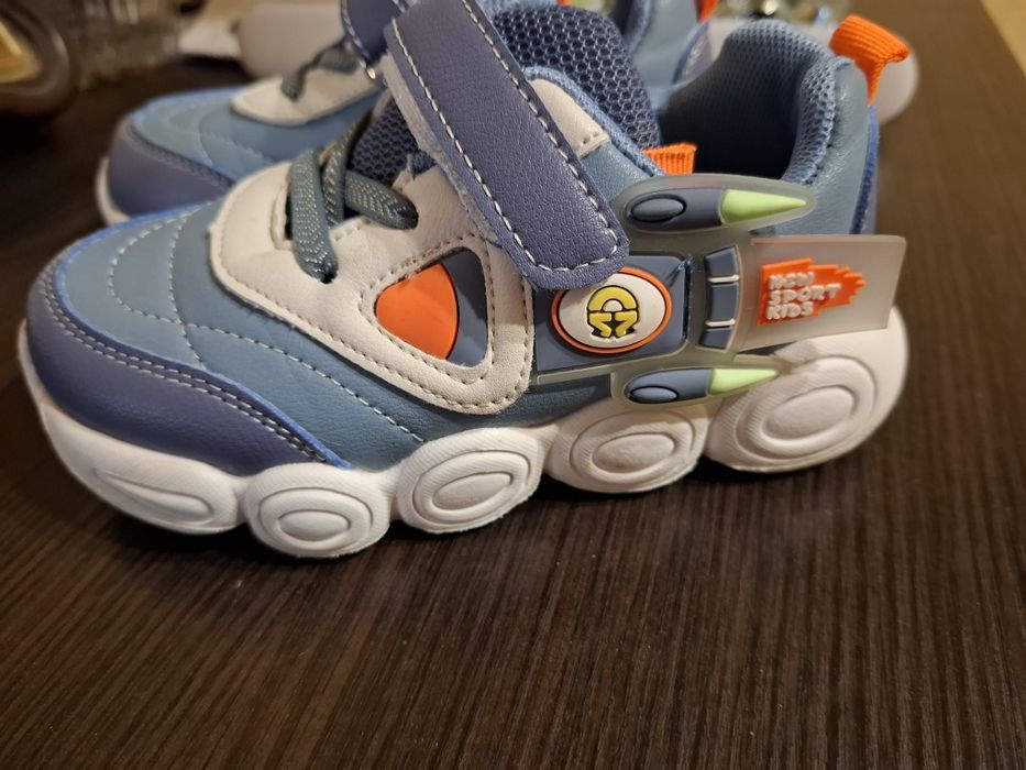 Дитячі кросівки 27 розмір