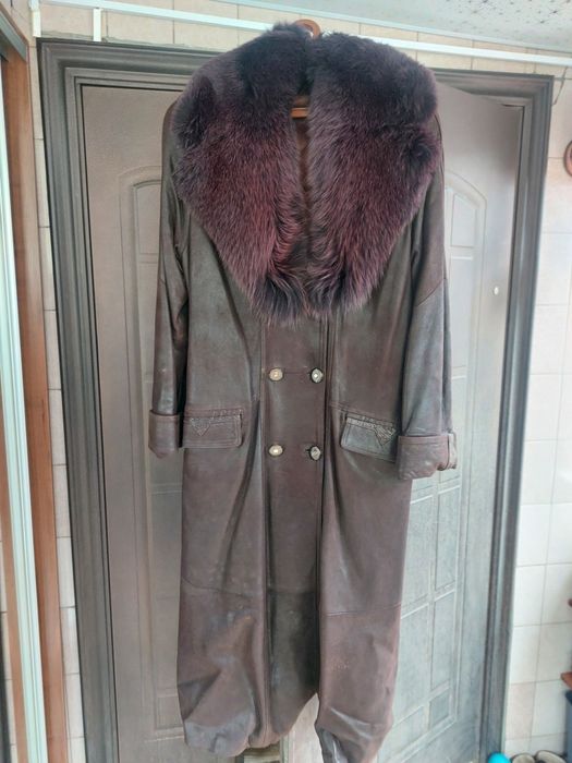 Шкіряне пальто з натуральним хутром