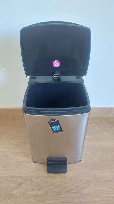 Balde de lixo com pedal 10-12L Brabantia