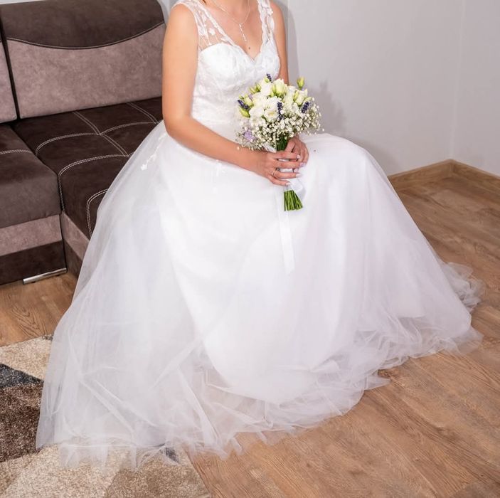 Suknia ślubna biała literka A księżniczka