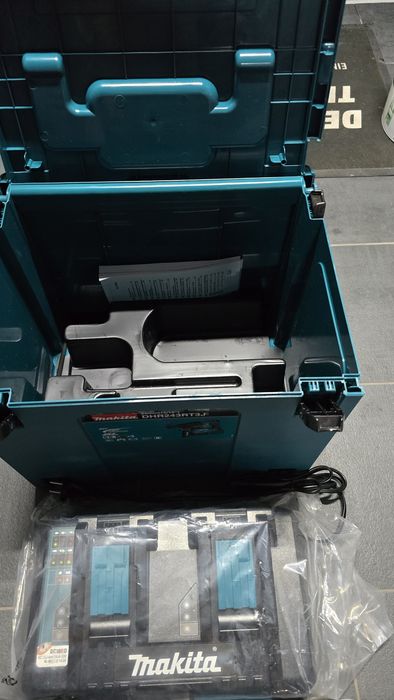 Młotowiertarka Makita DHR243