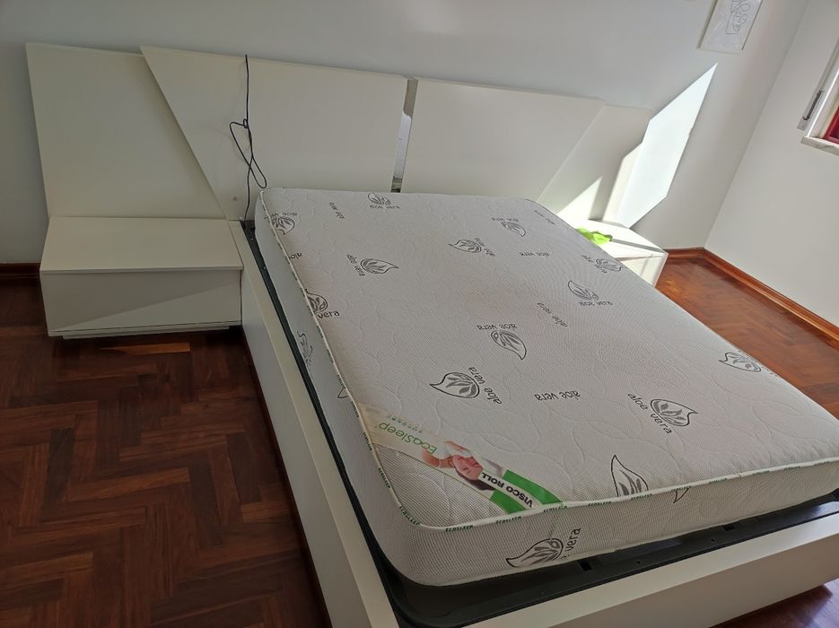 Cama de casal com colchão