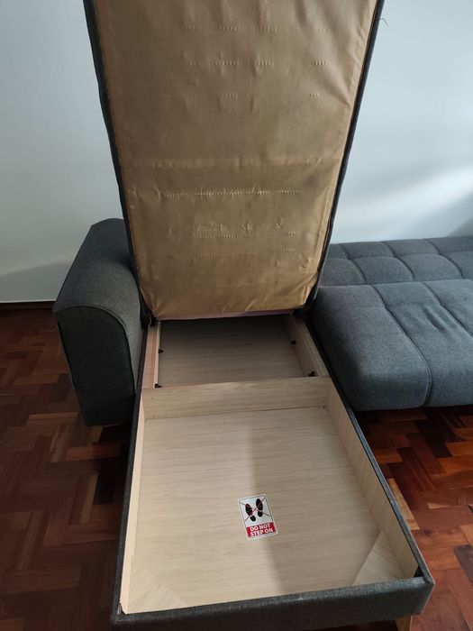 Sofá (cama) cinzento com chaise longue e arrumação – 100 euros (usado)