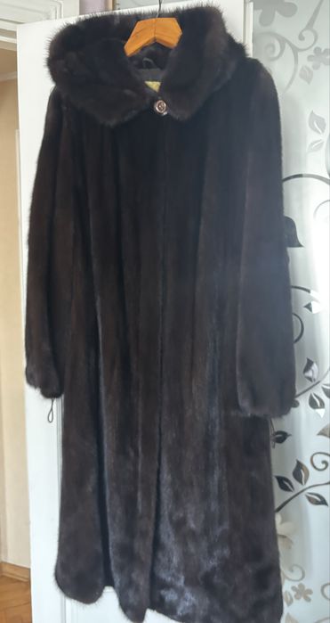 Шуба норкова з цільної норки  у відмінному  стані 52-54 розмір