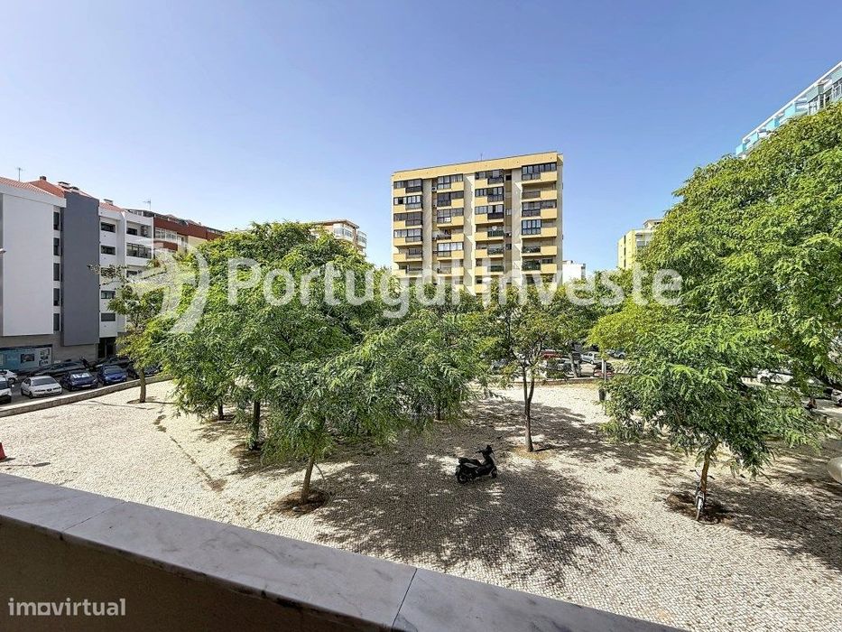 T1 Renovado com Varanda a 5 Minutos da Praia | Costa da Caparica | ...