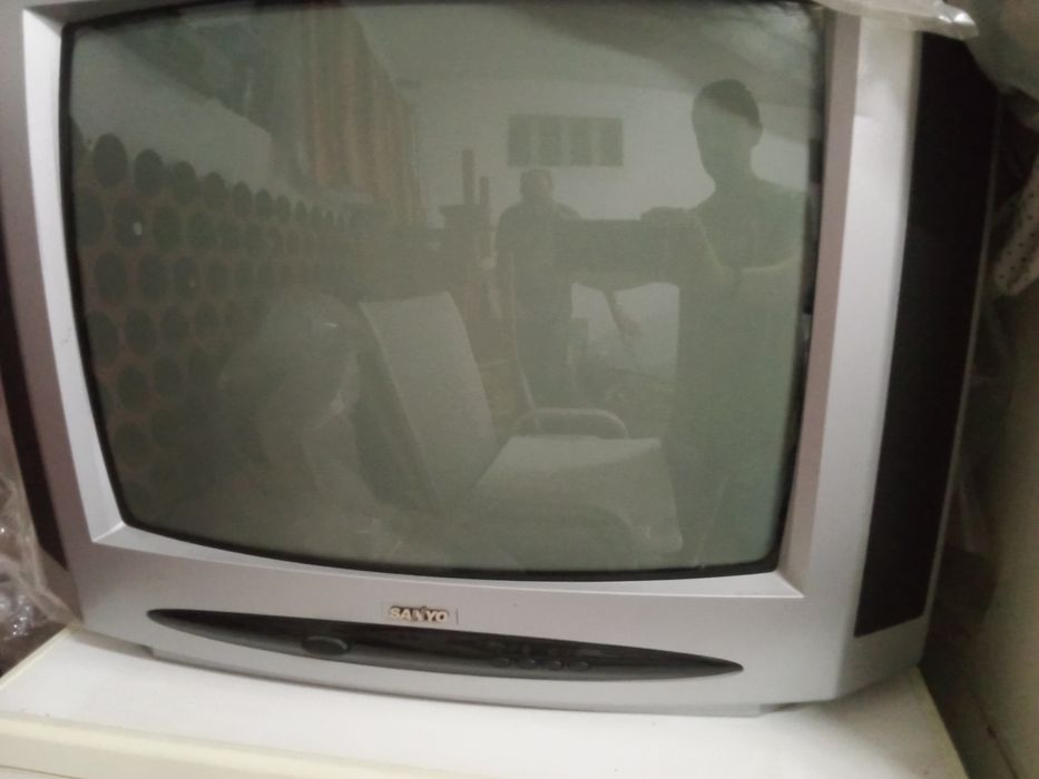 TV crt a cores  sanyo