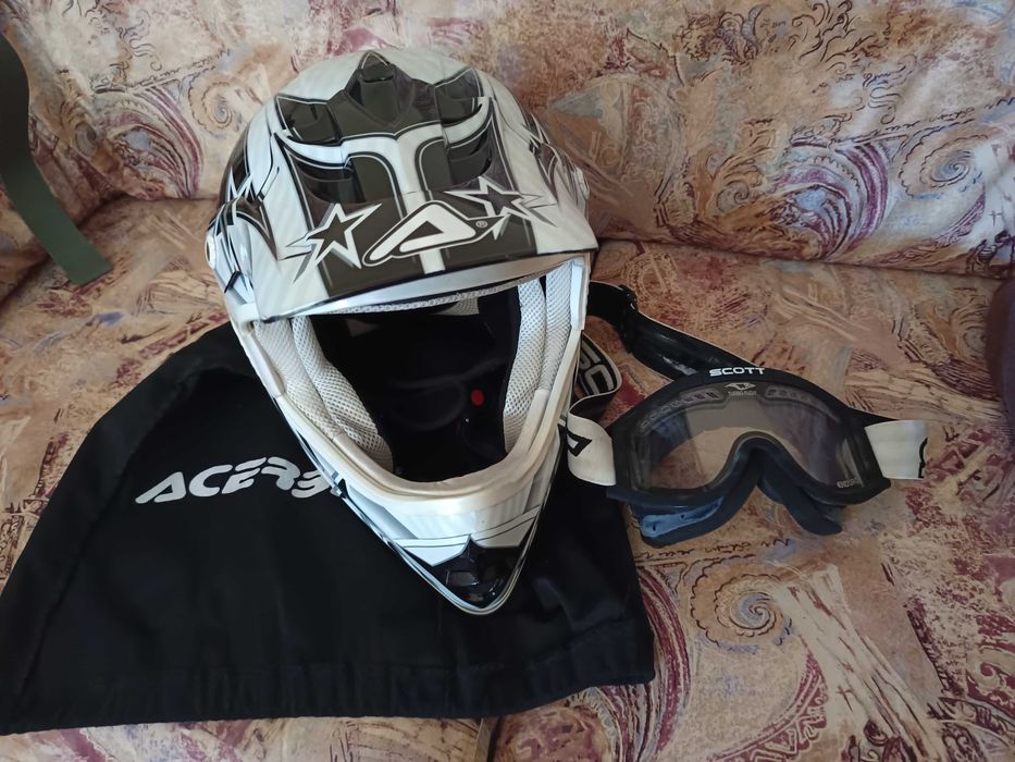 Capacete com oculos seminovo