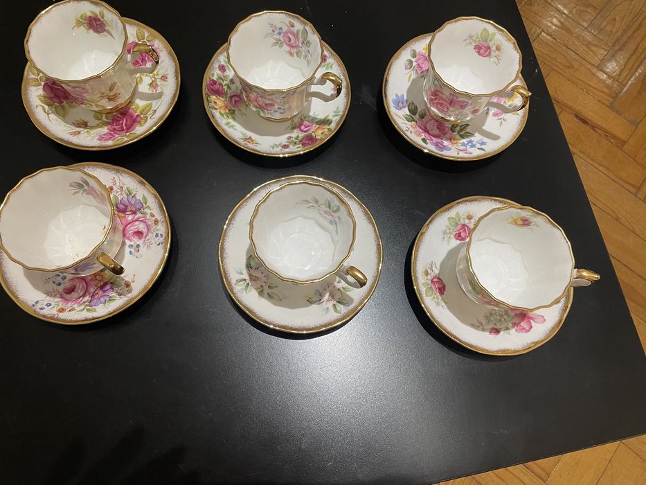 Chavenas de cha Elizabethan Staffordhire