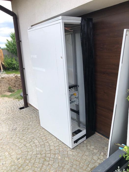 Szafa RACK stojąca 19" 42U 600x1000mm plus półki