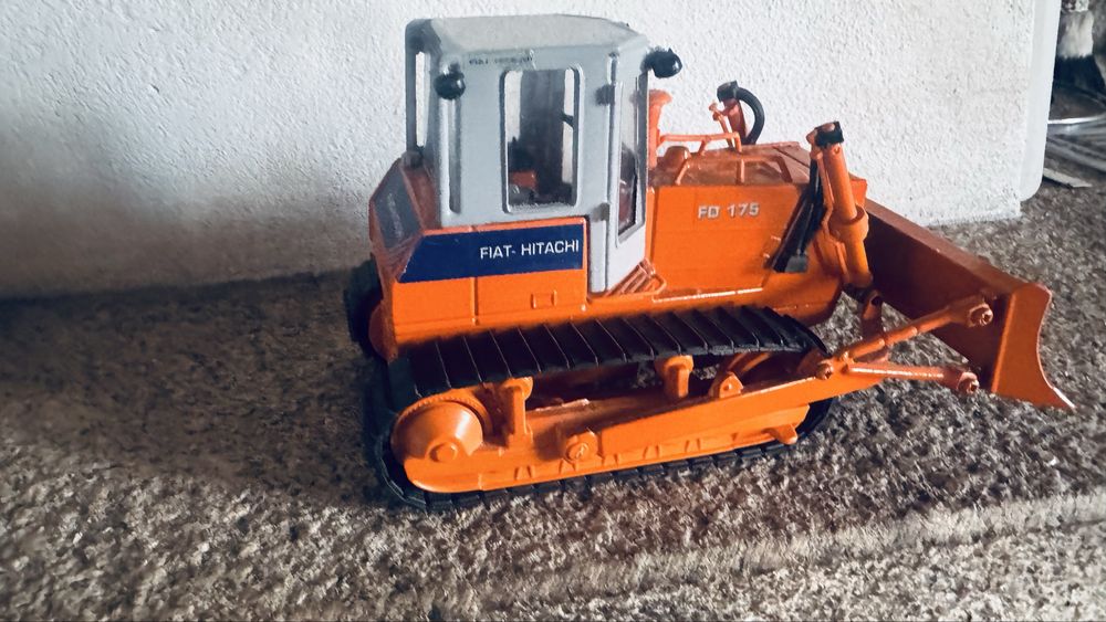 Brinquedo colecionavel Fiat hiyachi FD 175