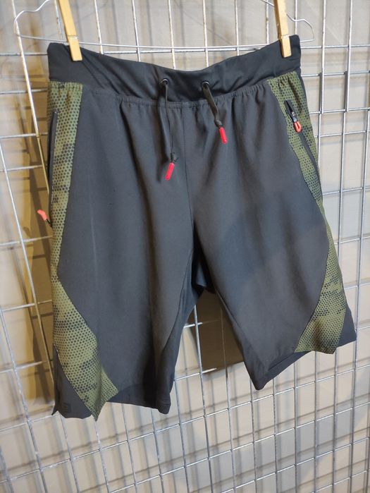 Calções desportivos com bolsos