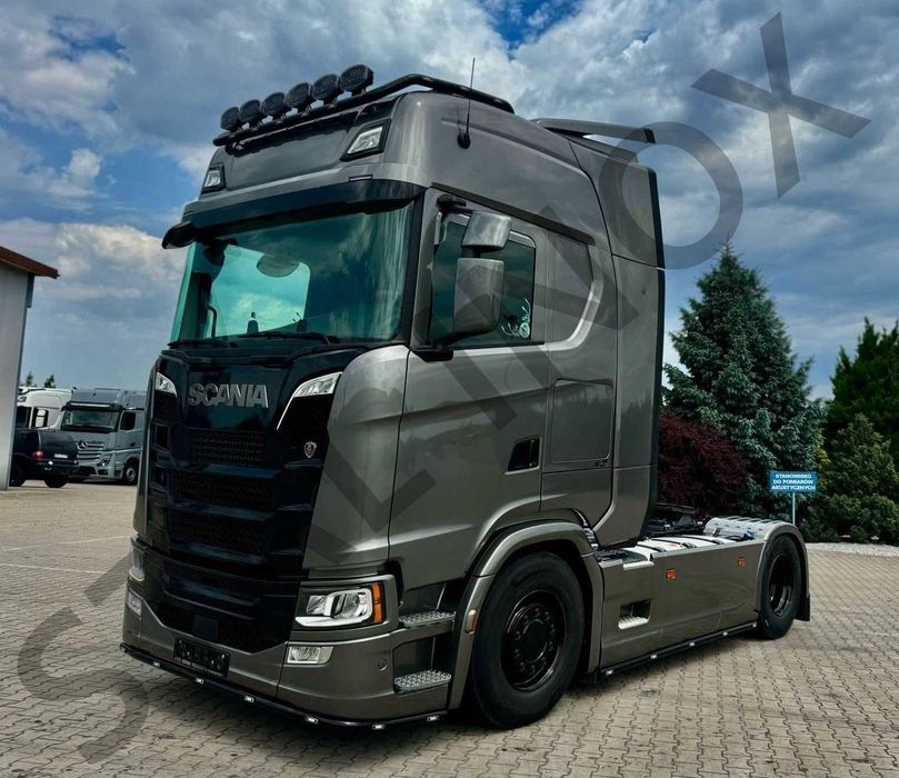 Orurowanie pod zderzak ze stali nierdzewnej malowane proszkowo Scania