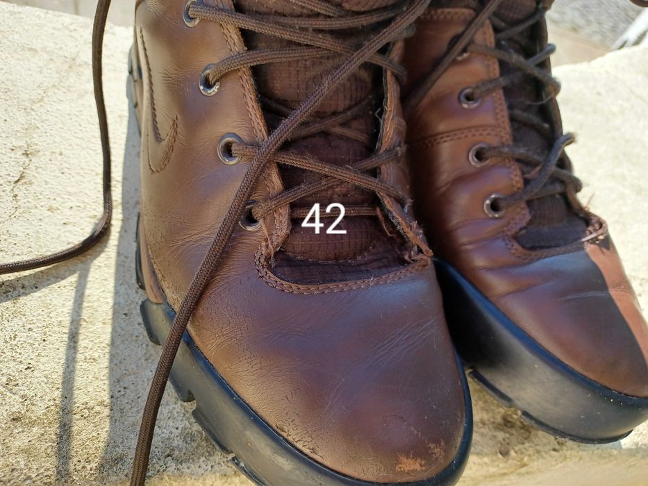 Bota/sapatilha de homem, marca Nike. Tamanho 42.