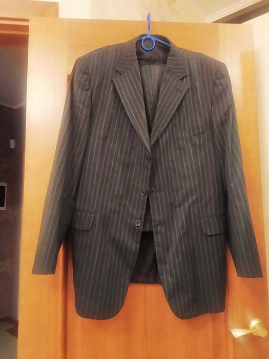 Продам класичні чоловічі  костюми 5 шт ( 3 світ+2 темн) в дуже доброму