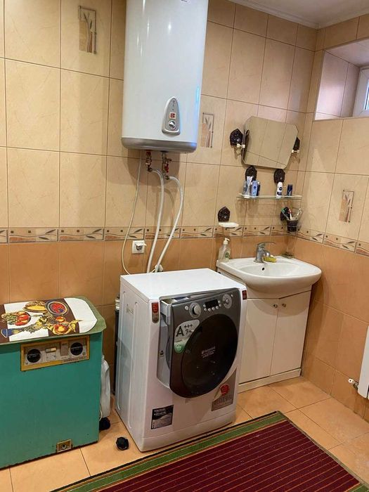 Продам хороший 2-х этажный дом с ремонтом в Березановке Левый берег