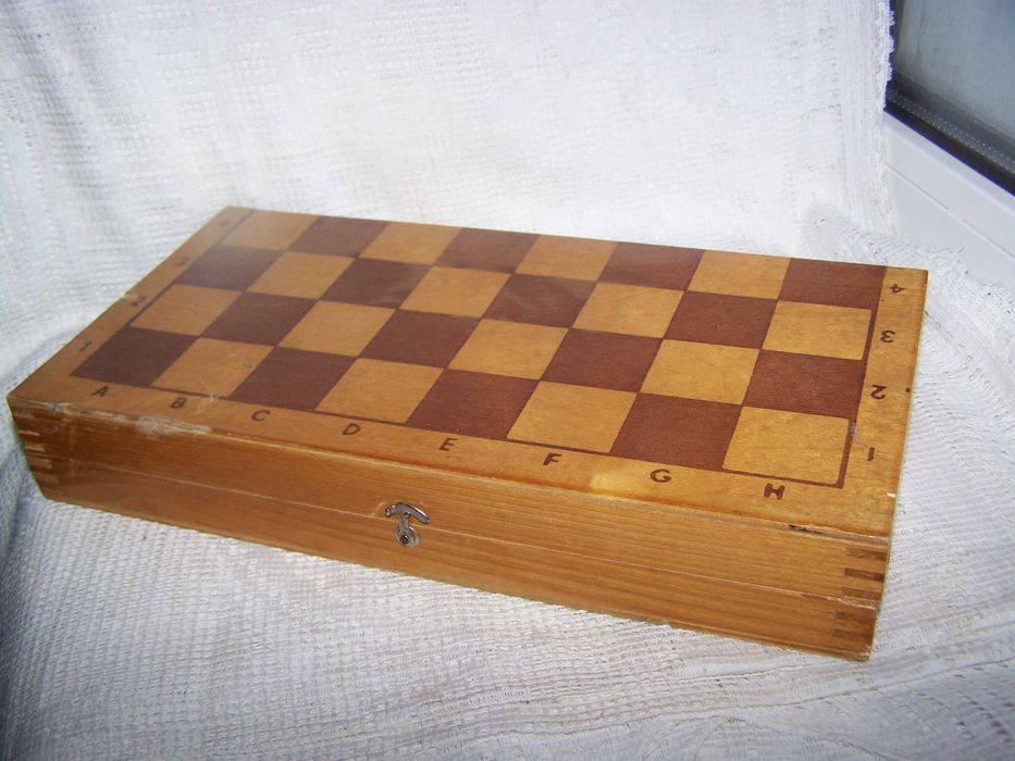 Магнитные шахматы и  деревянная шахматная доска