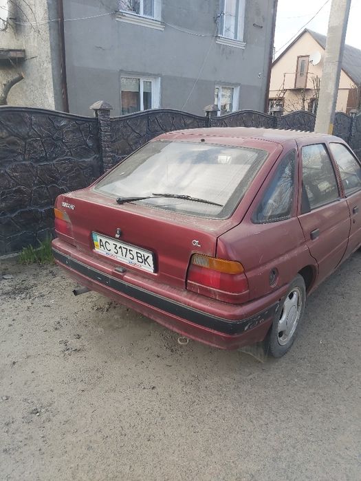 Форд,ескорд 1991 рік 1.4 бензин,машина заводиться