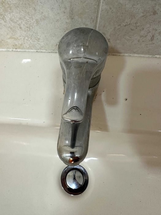 Lavatório Roca com torneira