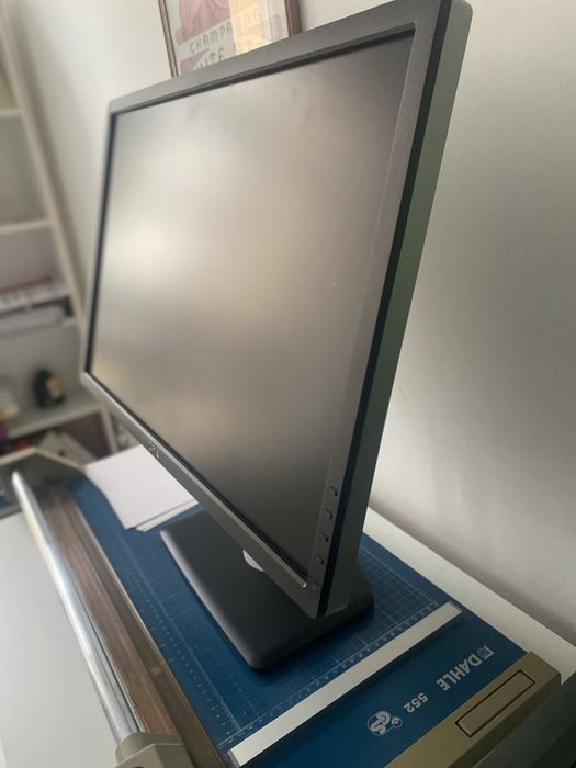 Монітор Dell U2412mb