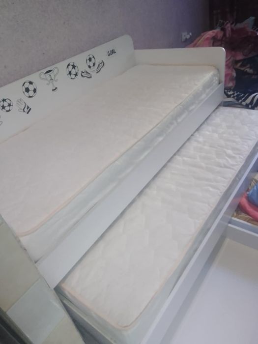 Двох ярусне ліжечко