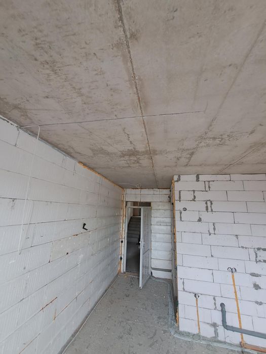 Продам приміщення на 14 квартир + гараж, поруч з метро "Берестейська"