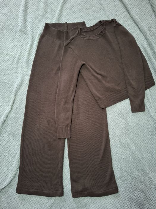 Новий шоколадний в'язаний костюм