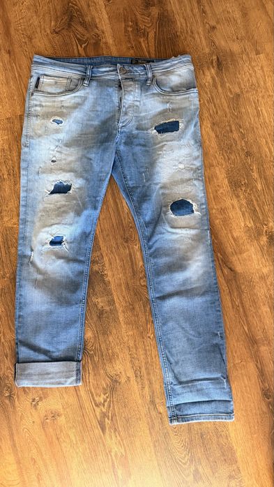 Jeansy Jack Jones z dziurami i przetarciami 34/30