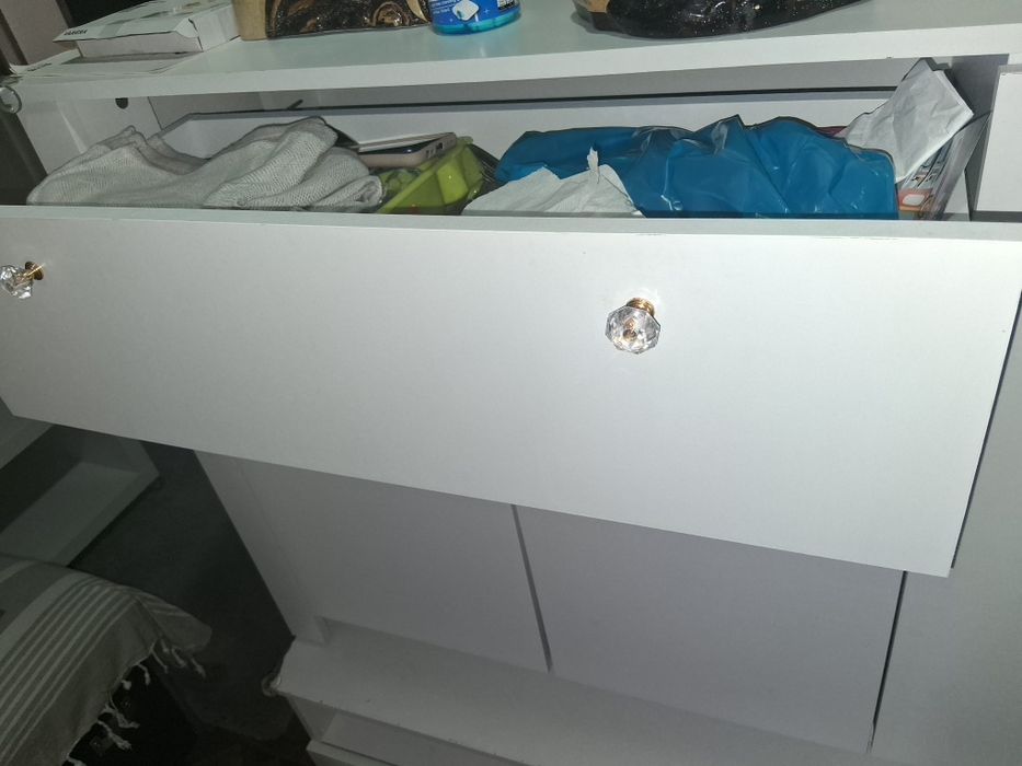 Aparador branco / Móvel de arrumação